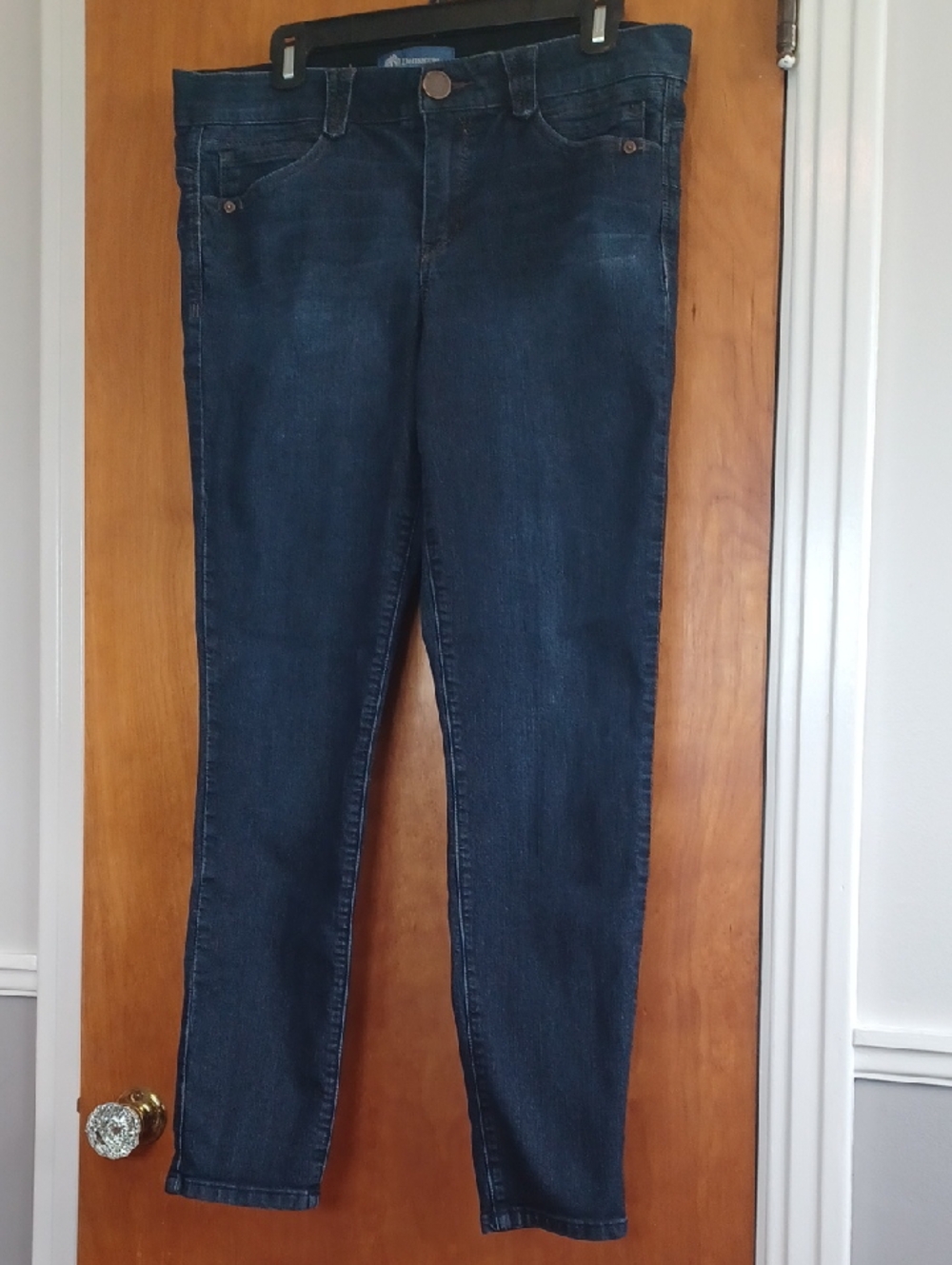 Democracy  Ab SolutionSz.12 Skinny Jeans.L.29". Rise 9.5". W.34". Dark Wash.EUC!